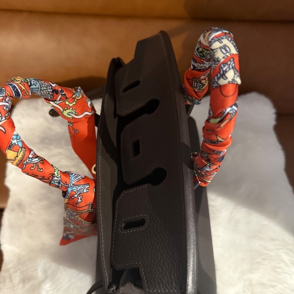 Birkin-Style Structured Tote Bag with Gold Hardware & Twilly Handle Wrap - Picture 6 of 6